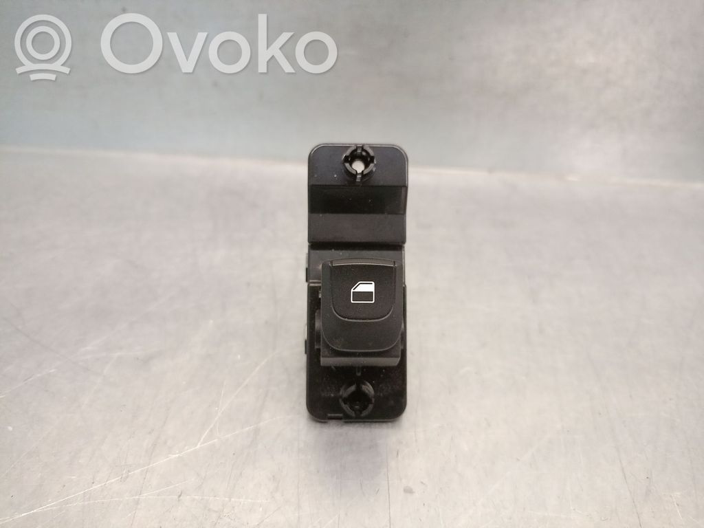 KIA Stonic Electric window control switch 
