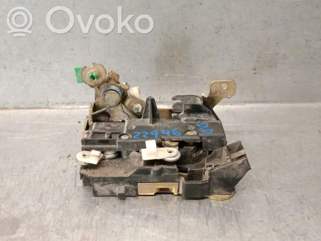 Renault Clio I Front door lock 