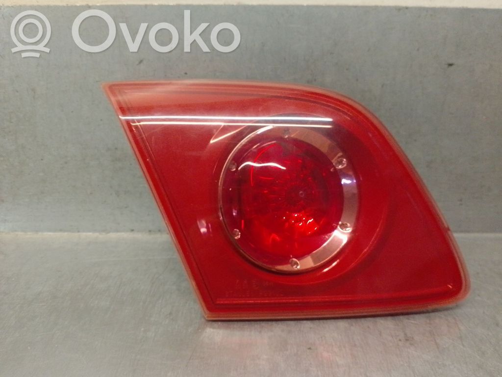 Mazda 3 I Aizmugurējais lukturis virsbūvē 