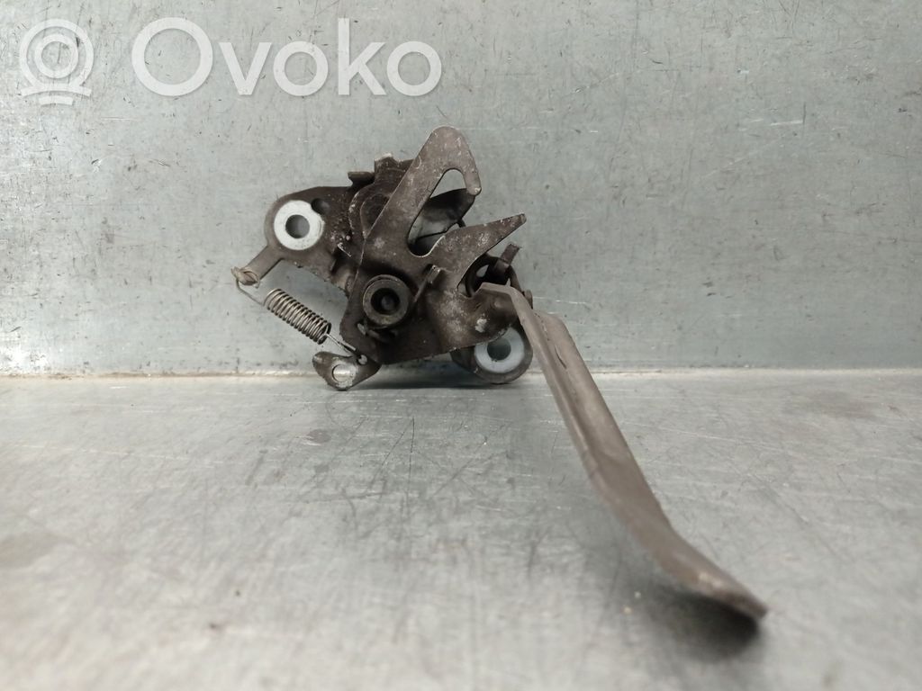 Citroen C4 II Tie down hook / loop 