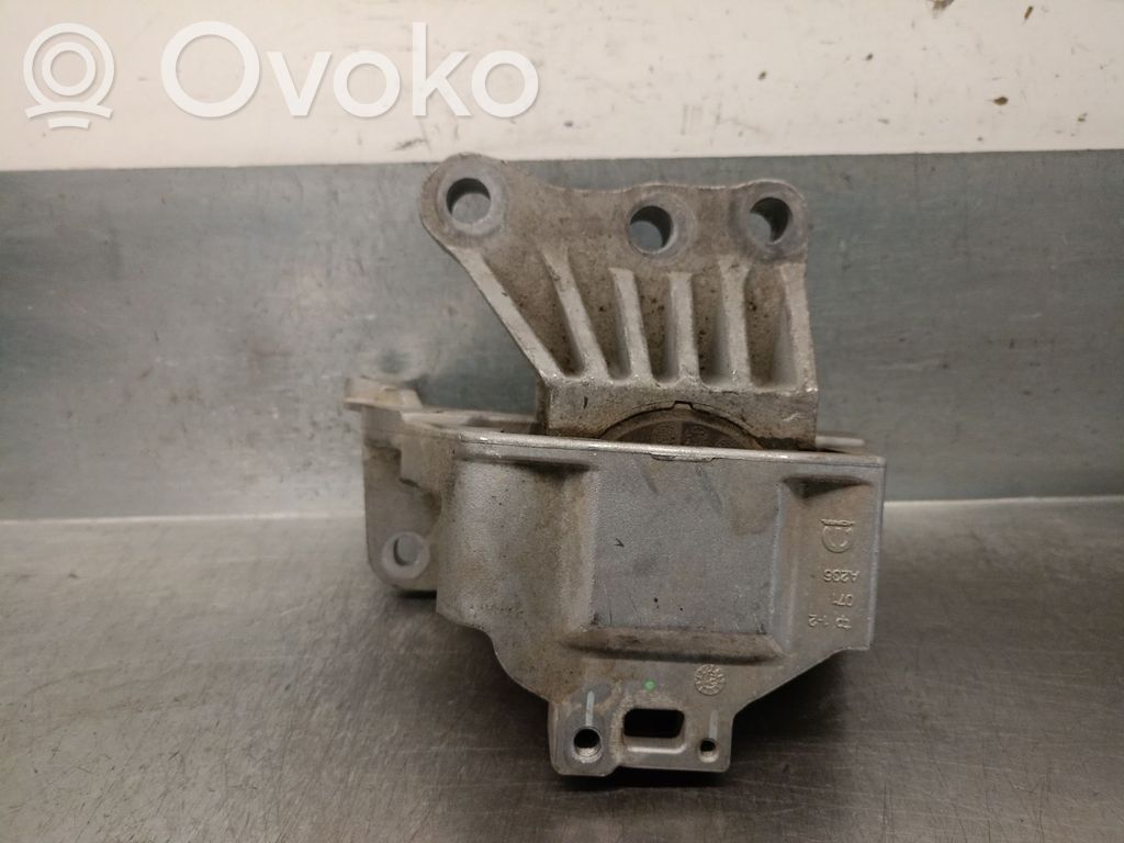 Jeep Compass Engine mount bracket 