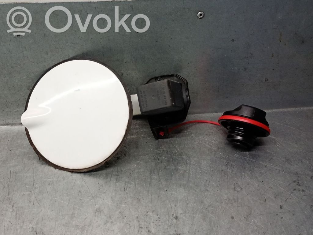 Opel Corsa E Tapón del depósito de combustible 