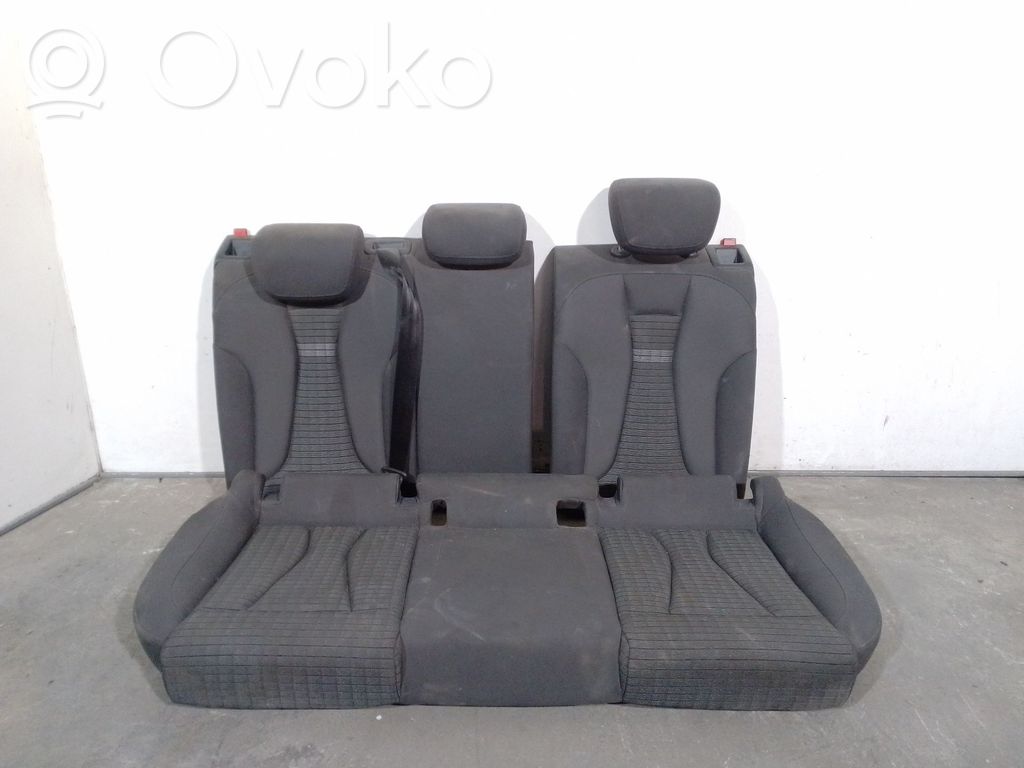 Takaistuin   8V5885375B,8V5885375B
