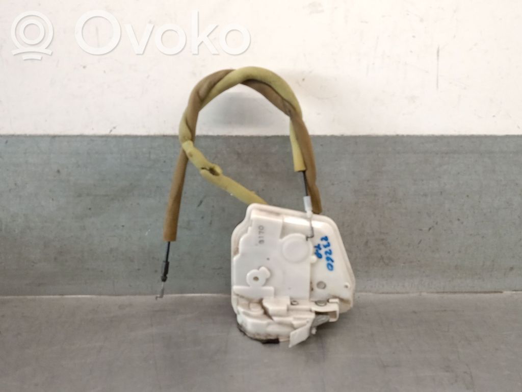 Mazda 2 Aizmugurē slēdzene 