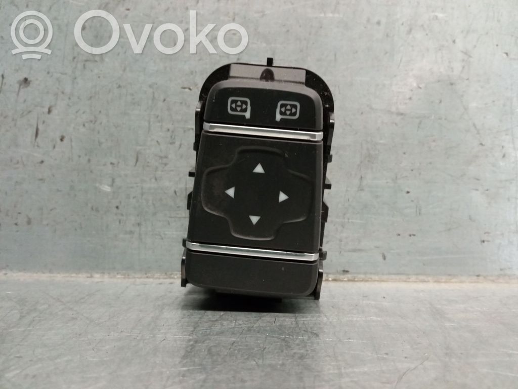 Renault Clio IV Wing mirror switch 