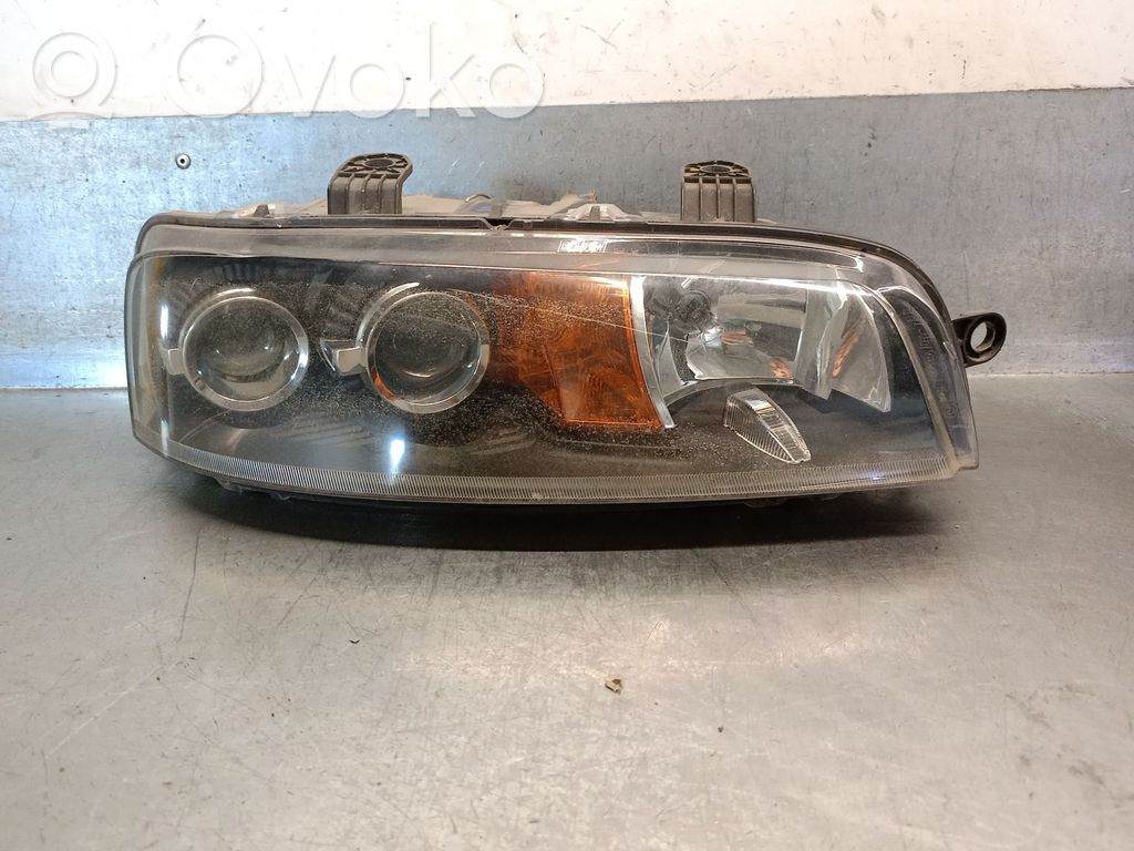 Fiat Punto (188) Lampa przednia 