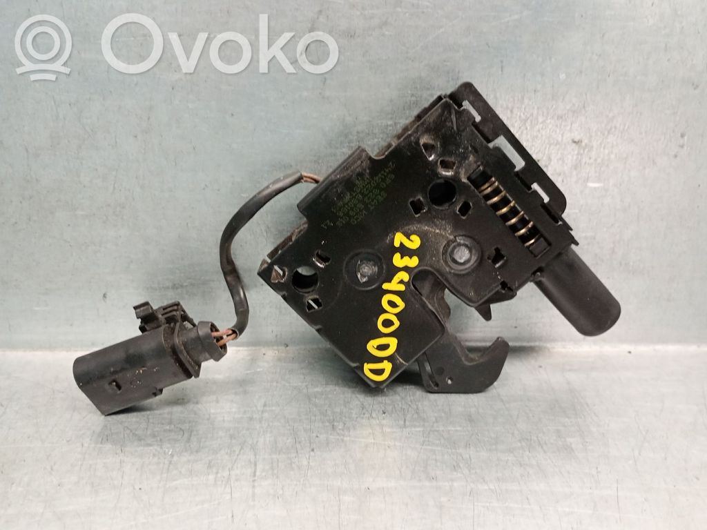 Seat Arona Tie down hook / loop 
