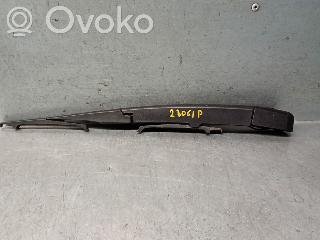 Hyundai Kona II Galinio stiklo valytuvo kojelė 
