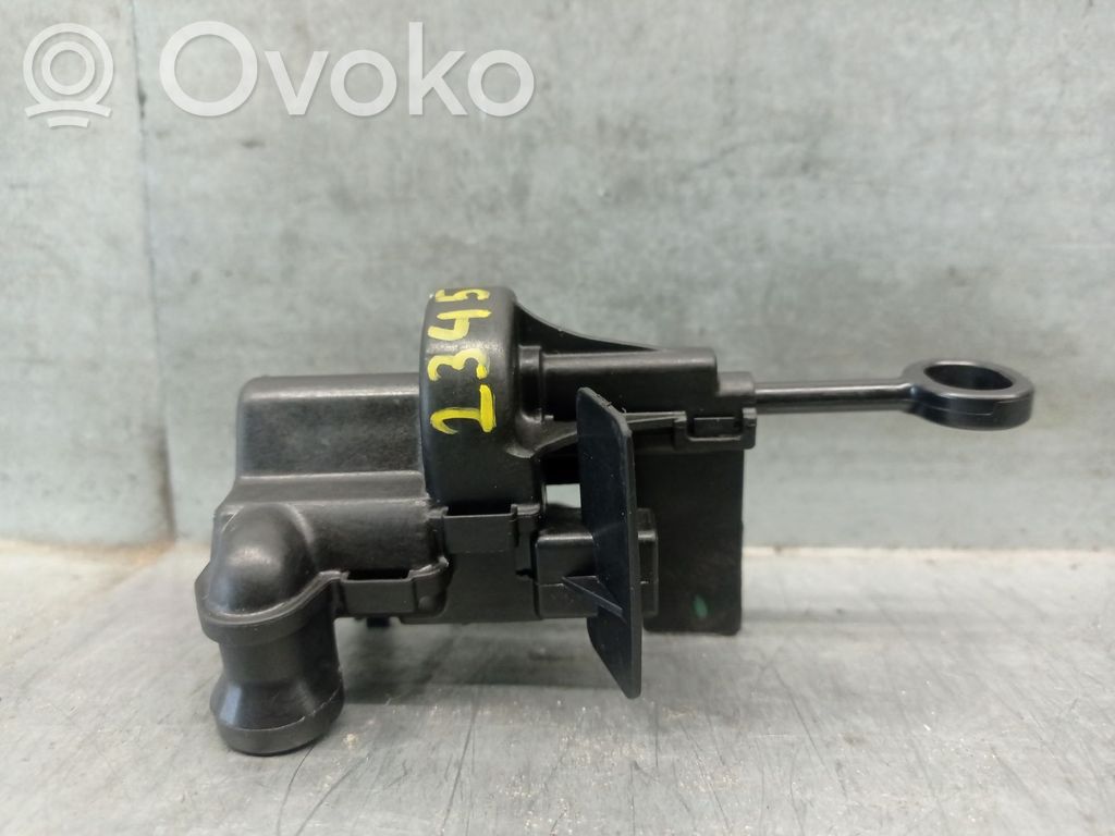 Peugeot 108 Spynos varikliukas galinio dangčio 