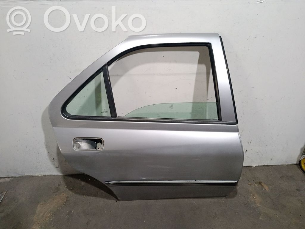 Peugeot 406 Puerta trasera 