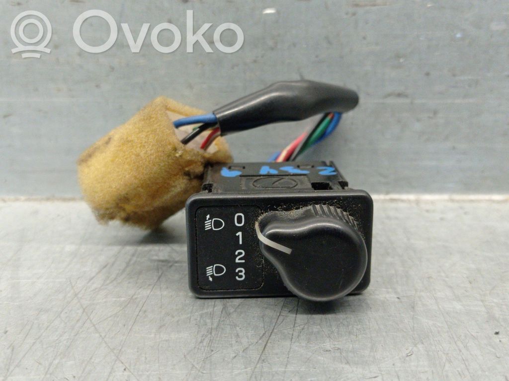 Interruptor de control del panel de luces   83015FC001