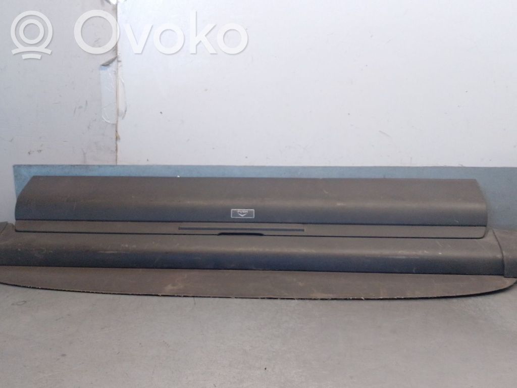 Volvo V50 Hattuhylly 