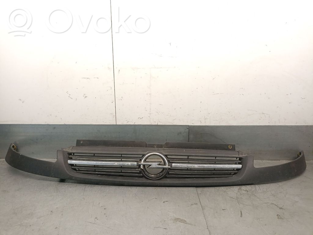 Opel Vivaro Grotelės priekinės 