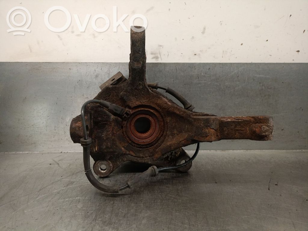 Opel Vivaro Zwrotnica koła przedniego 