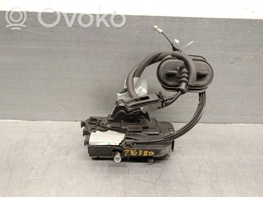 Ford Focus Priekšpusē slēdzene 