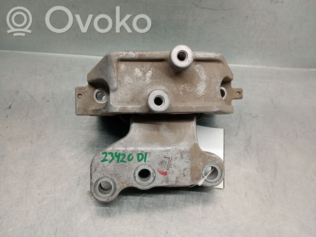 Mitsubishi Outlander Engine mount bracket 