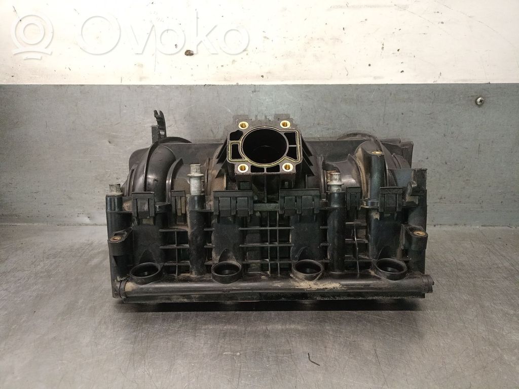 Opel Corsa B Colector de admisión 