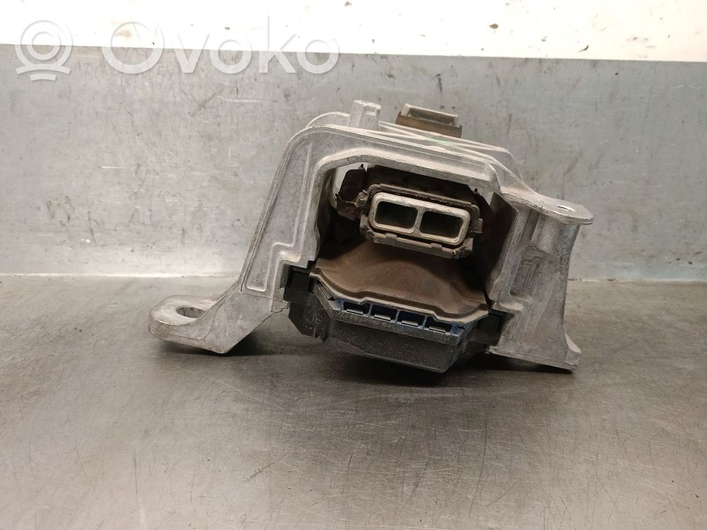 Ford Focus Engine mount bracket 