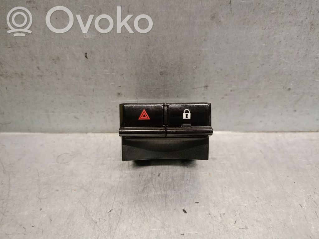 Fiat 500X Botón interruptor de luz de peligro 