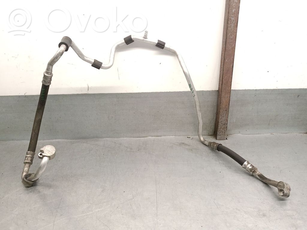 Ilmastointilaitteen putki (A/C)   1K0820743BQ,1K0820743BQ
