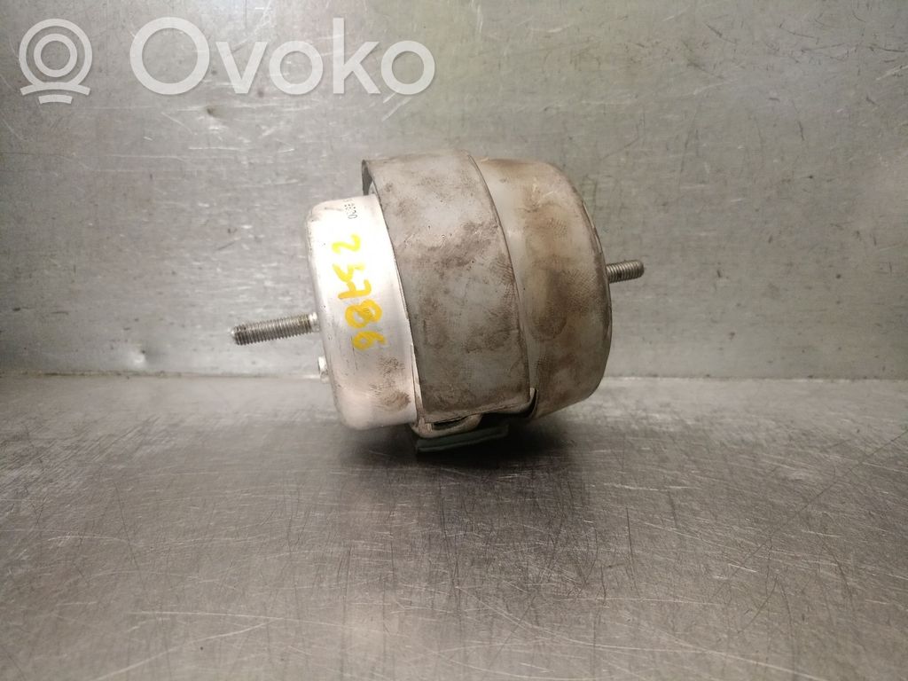 Audi A4 S4 B6 8E 8H Wspornik / Mocowanie silnika 