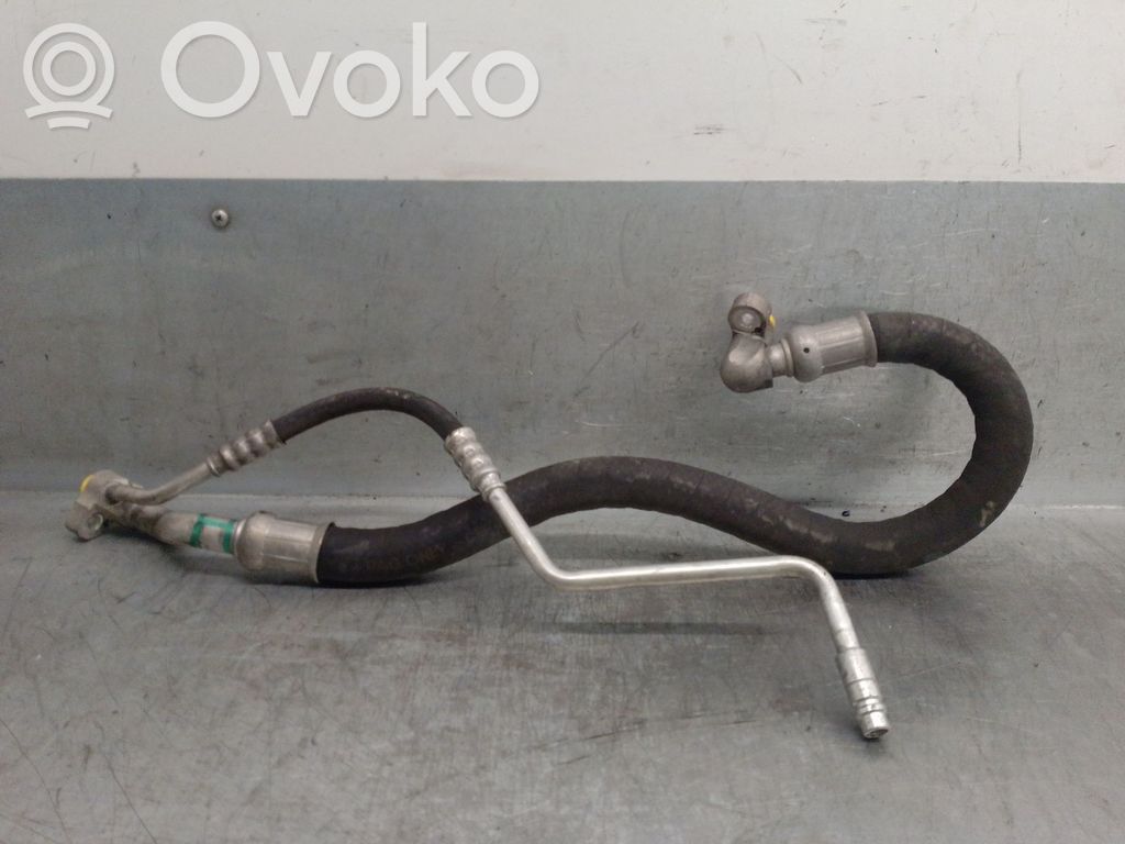 BMW 3 E46 Ilmastointilaitteen putki (A/C) 