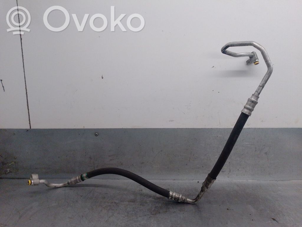 BMW 3 E46 Ilmastointilaitteen putki (A/C) 