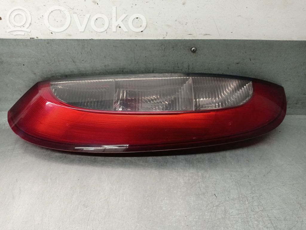 Opel Corsa C Aizmugurējais lukturis virsbūvē 