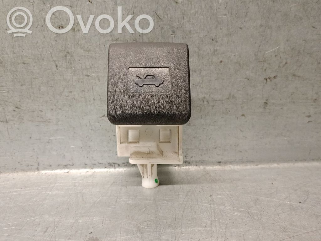 Toyota Avensis T270 Tie down hook / loop 