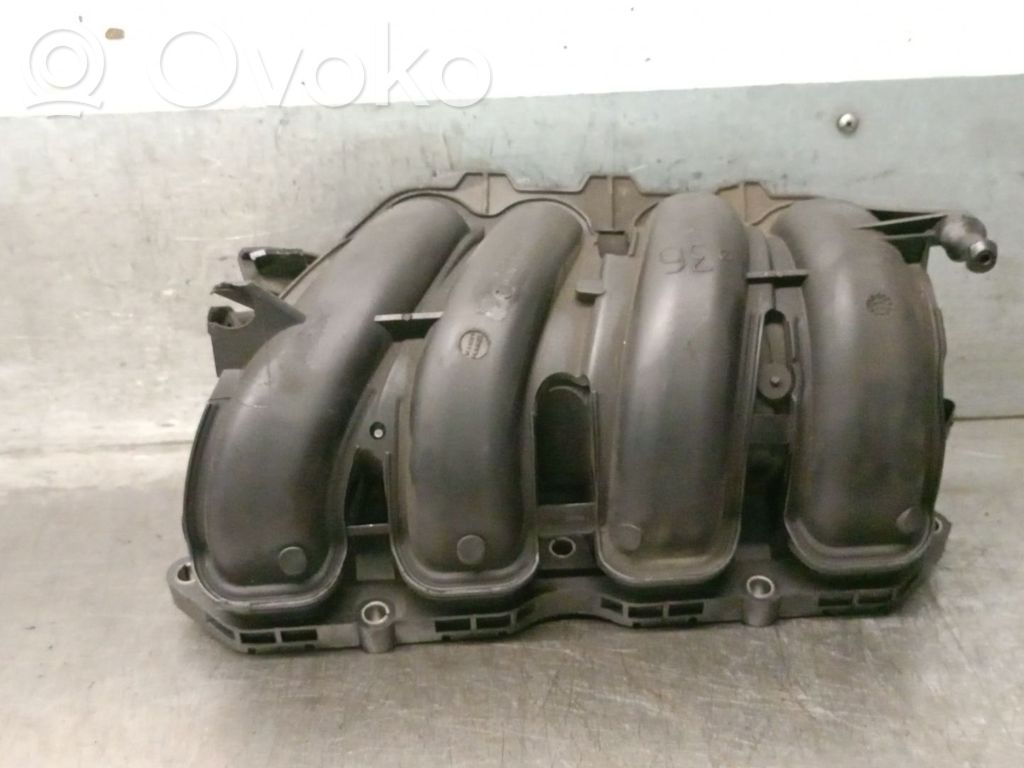 Peugeot 5008 Intake manifold 