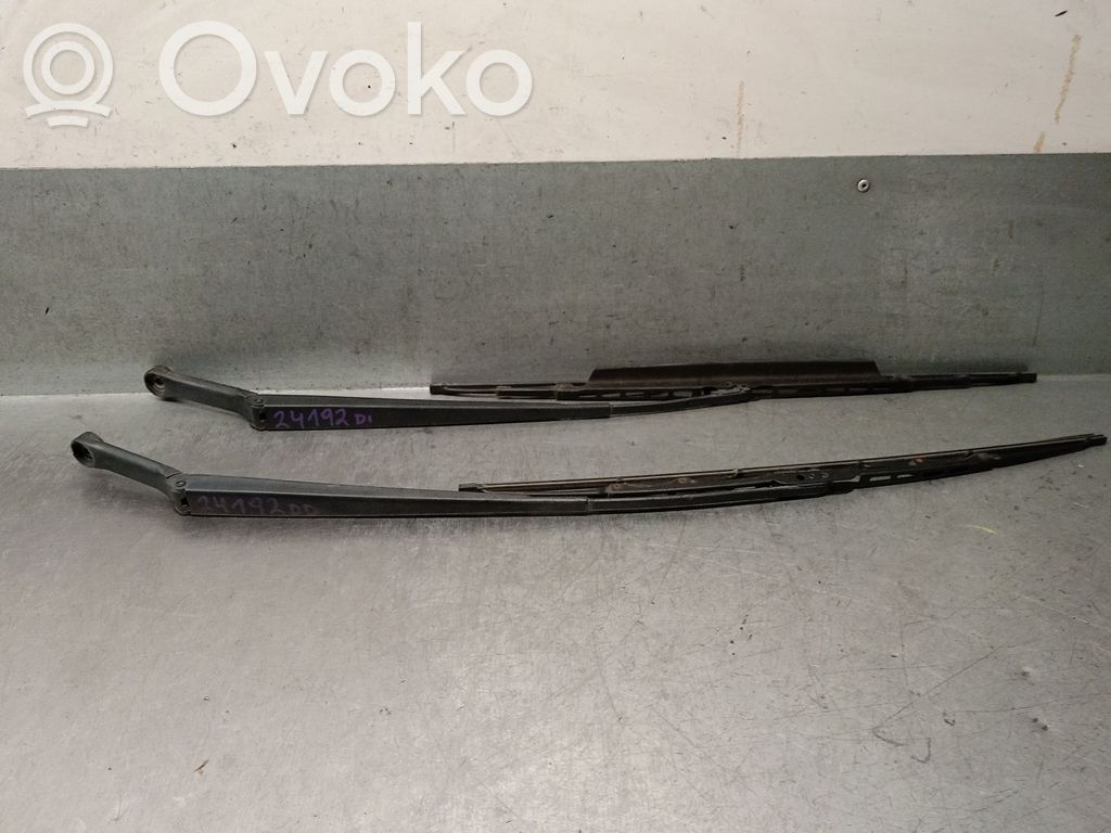 Audi A4 S4 B5 8D Wischerarm vorne 