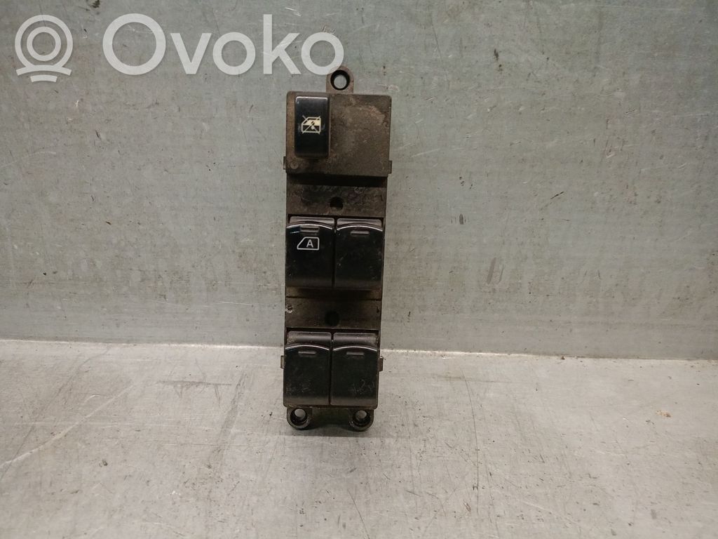 Nissan Note (E11) Electric window control switch 