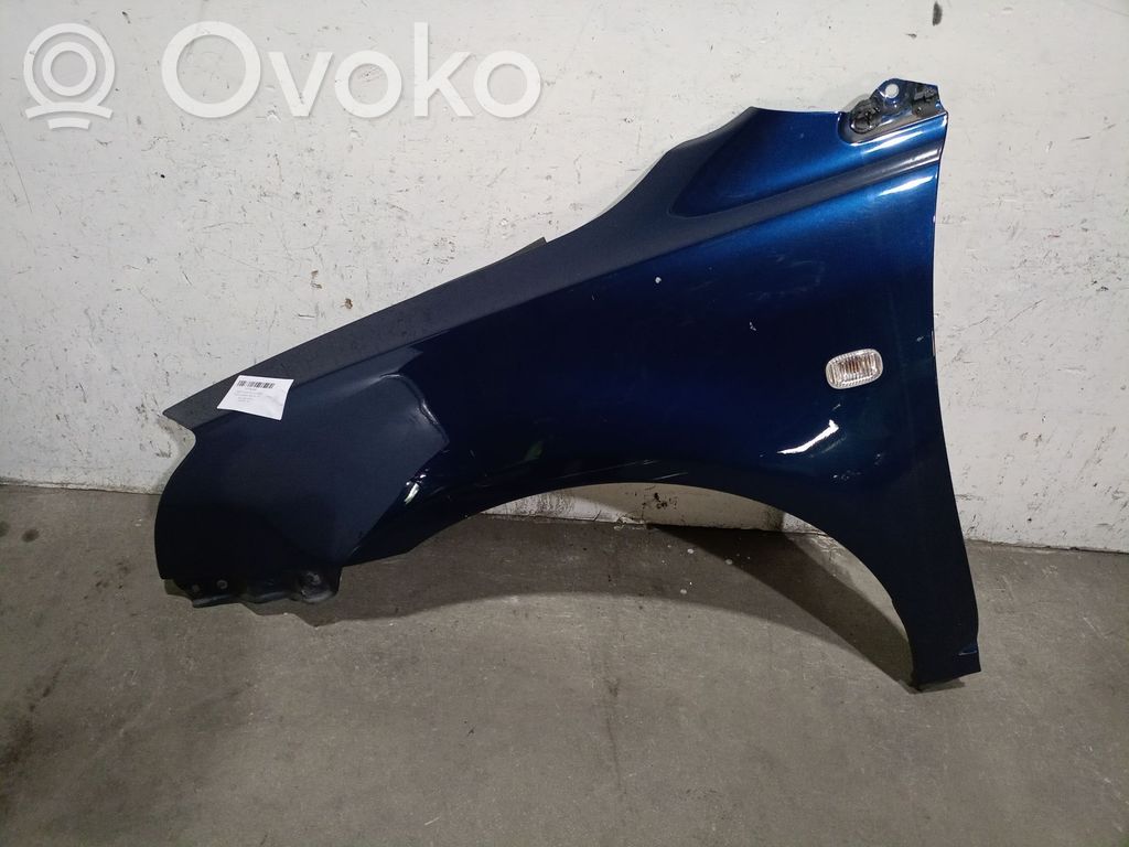 Toyota Avensis T250 Błotnik przedni 