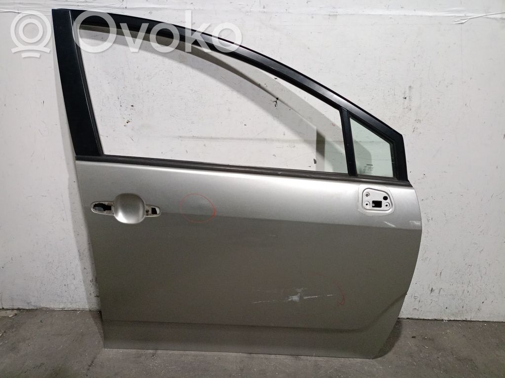 Priekinės durys   670010F011,670010F011