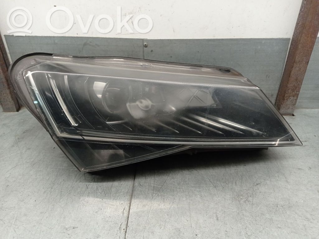 Skoda Superb B8 (3V) Phare frontale 