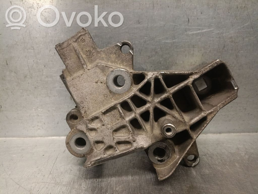 Renault Kangoo I Engine mount bracket 