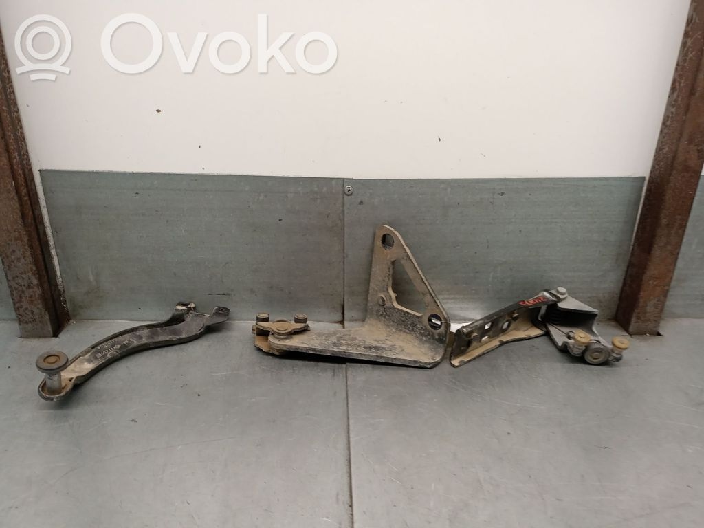 Prowadnica rolkowa drzwi bocznych / przesuwanych / Zawias górny   6000618508,6000618511