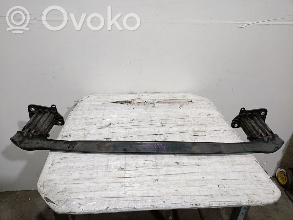 Fiat 500L Etupuskurin kannake