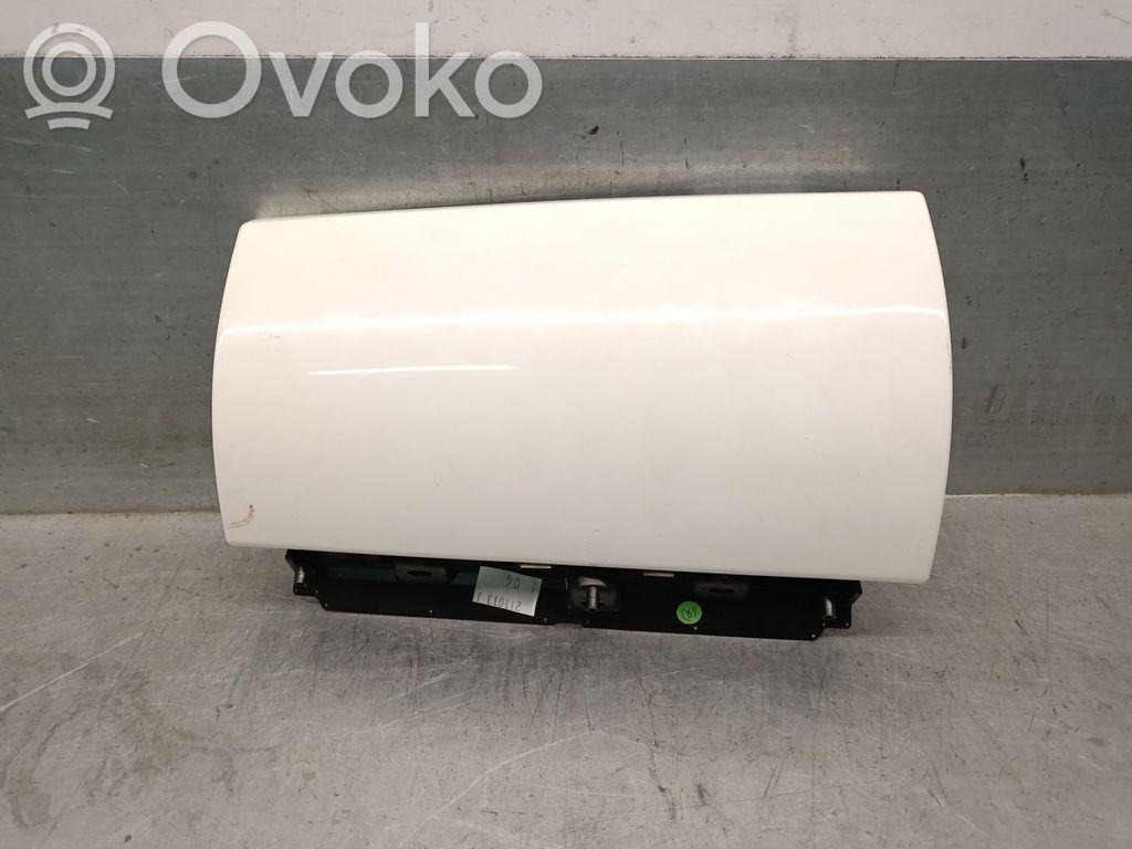 Fiat 500L Hansikaslokero 
