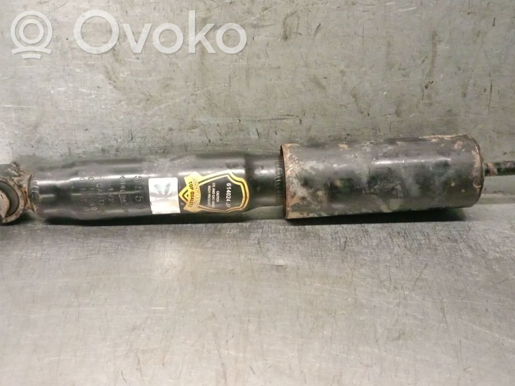 Mitsubishi Montero Amortiguador delantero con muelle espiral 
