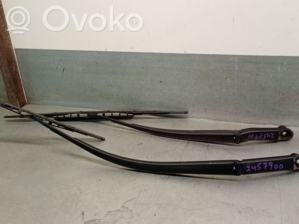 Mazda 6 Front wiper blade arm 