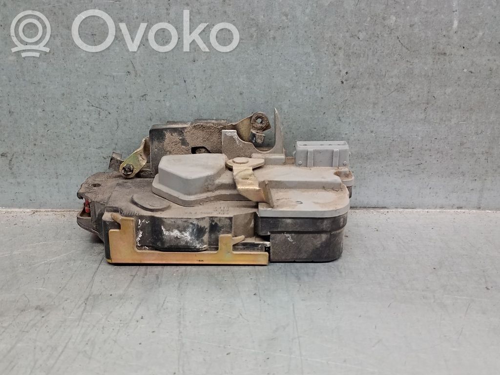 Peugeot 206 Etuoven lukko 