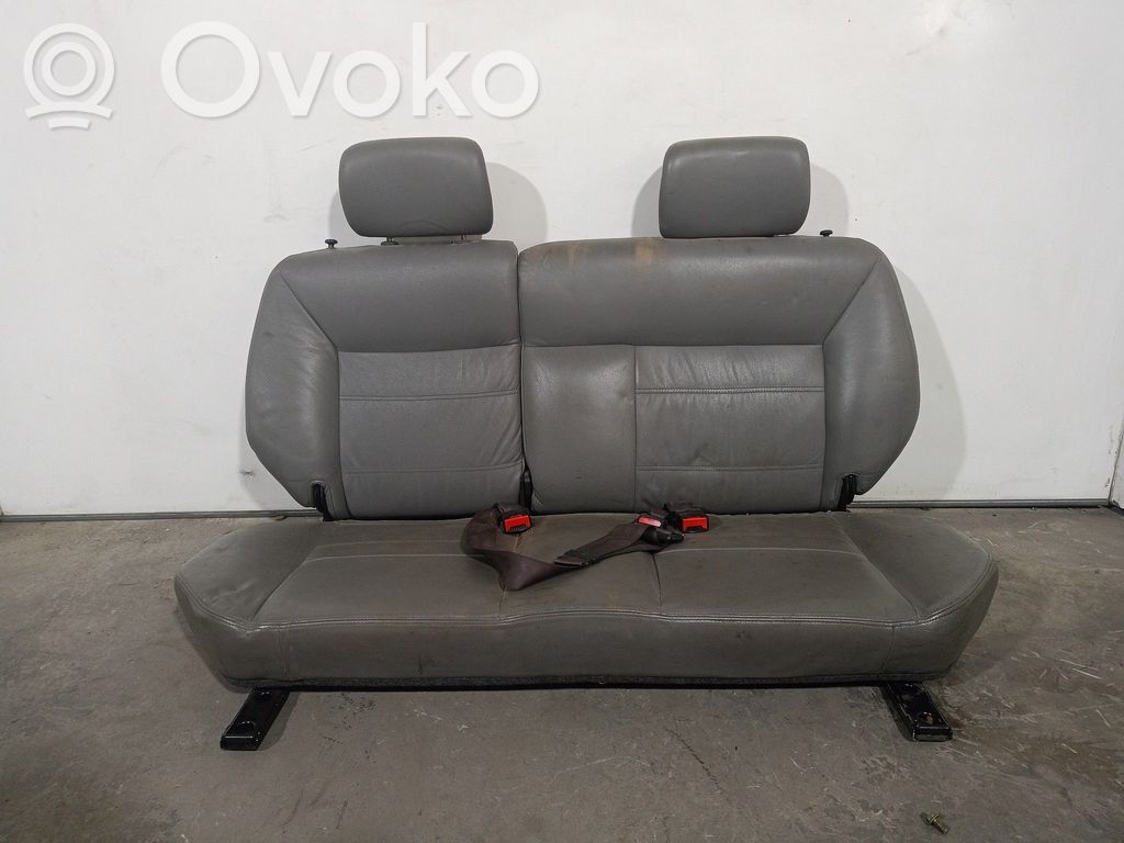 Takaistuin   8710567DA0,CUEROGRIS,5PUERTAS