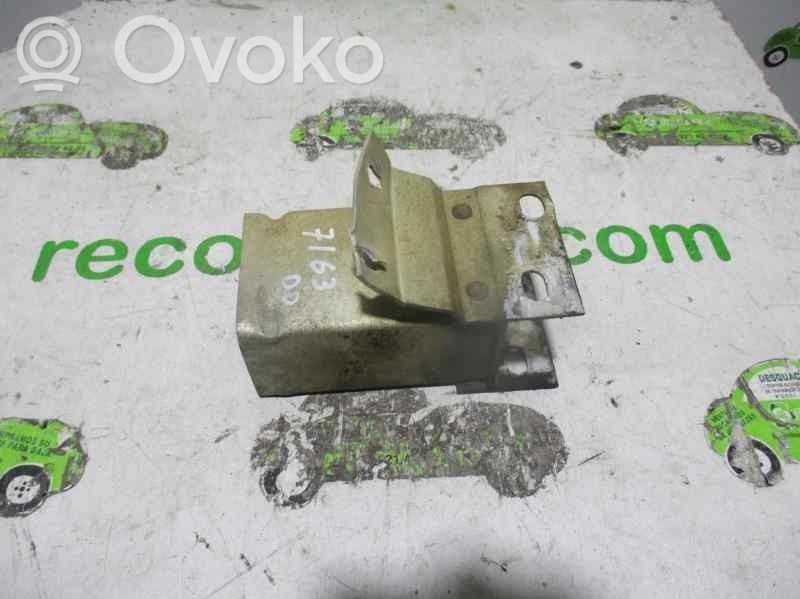 Soporte del parachoques delantero   CESTA18B