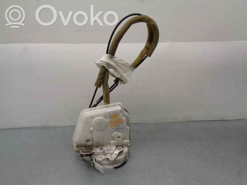 Mazda 2 Priekšpusē slēdzene 