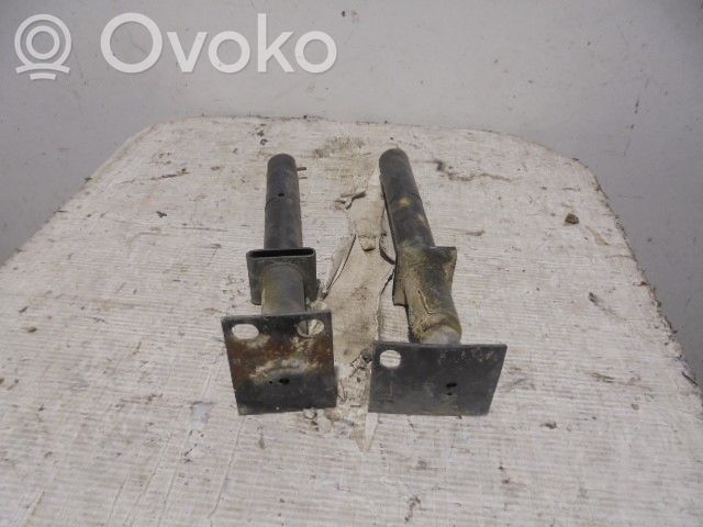 Volvo 740 Priekinis laikiklis bamperio 