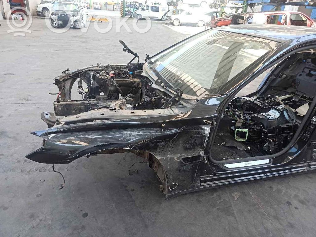 BMW 7 F01 F02 F03 F04 Etupuskurin kannake 