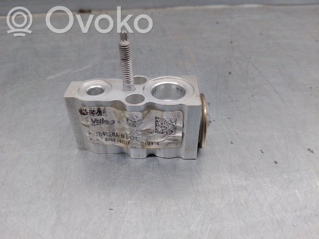 Skraplacz / Chłodnica klimatyzacji   64116994989,T54528A,VALEO