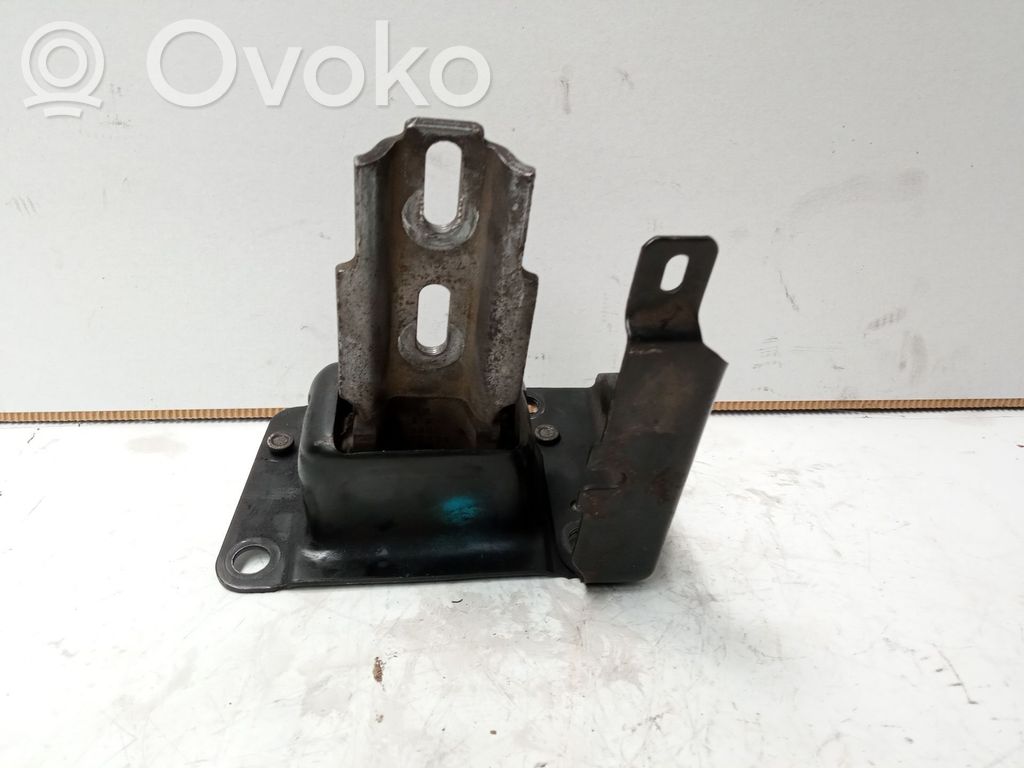 Citroen C2 Engine mount bracket 