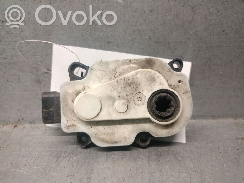 Ford Kuga II Salono oro mazgo plastikinis korpusas 